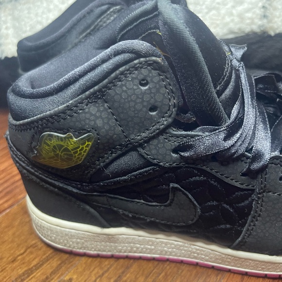 Jordan’s NIKE Air Jordan’s 1 Phat Black with pink soles size 4Y - Picture 7 of 12